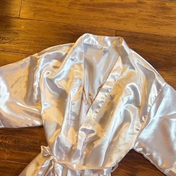 White Satin Bride Robe - Picture 9 of 10